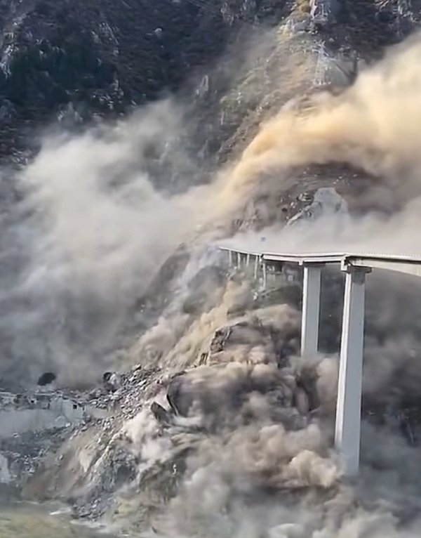 开yun体育网皆集山体的桥梁部分也曾隐没-开云官网切尔西赞助